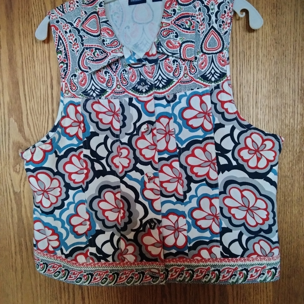 Westbound multi colored vest in excellent condition. Size L